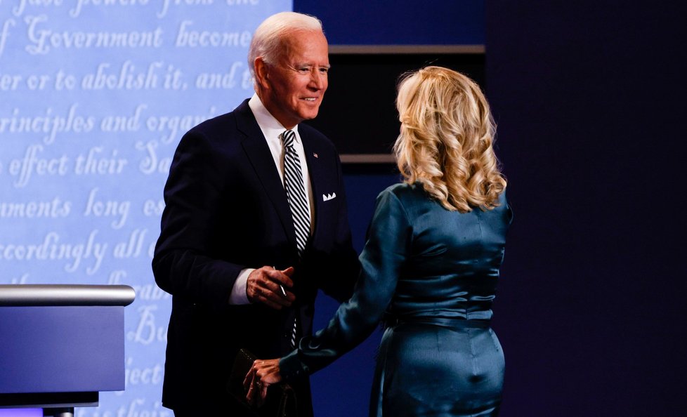 První debata kandidátů před americkými prezidentskými volbami: Joe Biden s manželkou Jill