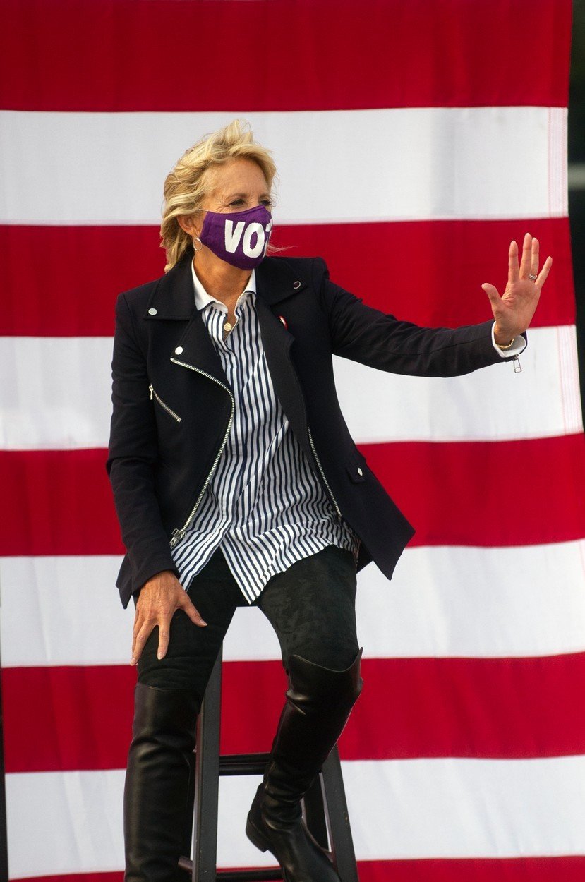 Jill Bidenová má velice osobitý styl.