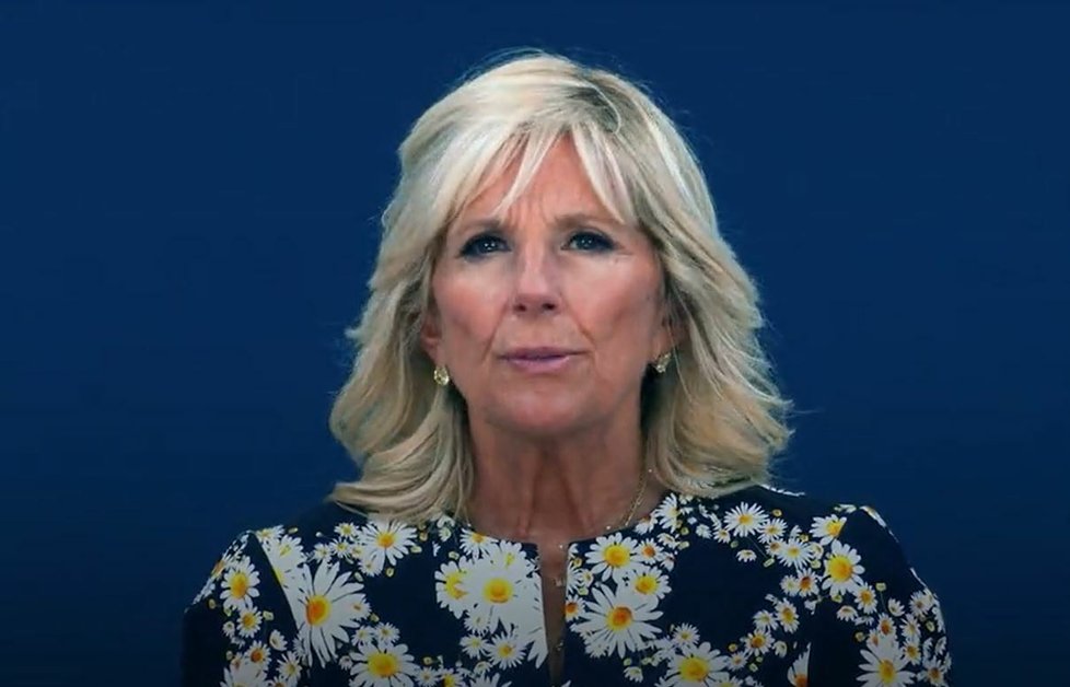 Jill Bidenová hovořila k ostatním prvním dámám na summitu. Jill Bidenová hovořila k ostatním prvním dámám na summitu.