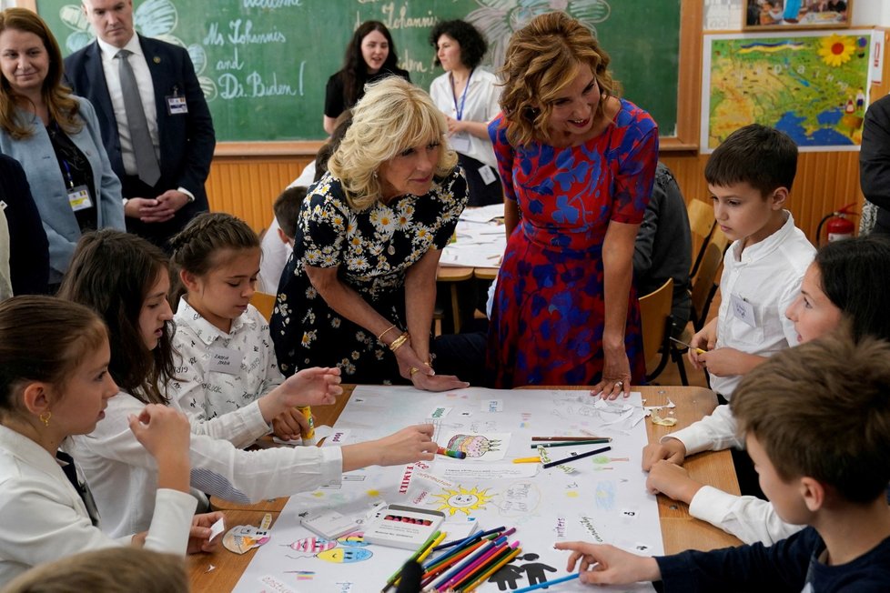 Jill Bidenová v bukurešťské škole