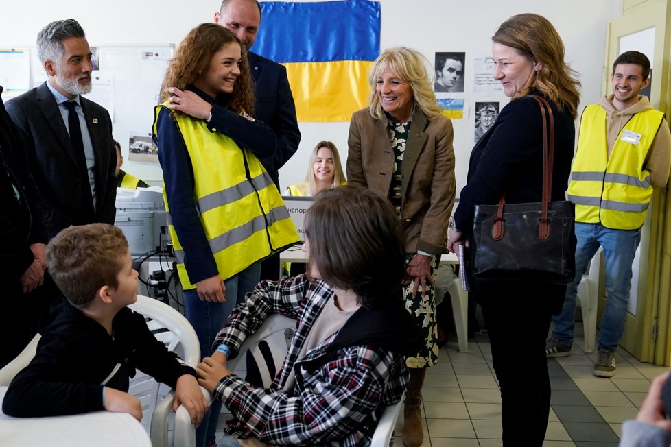 Jill Bidenová v Košicích v uprchlickém centru (8. 5. 2022)