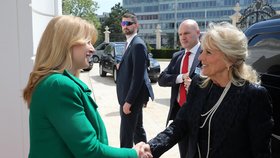První dáma USA Jill Bidenová navštívila Slovensko: Na snímku se Zuzanou Čaputovou (9. 5. 2022).