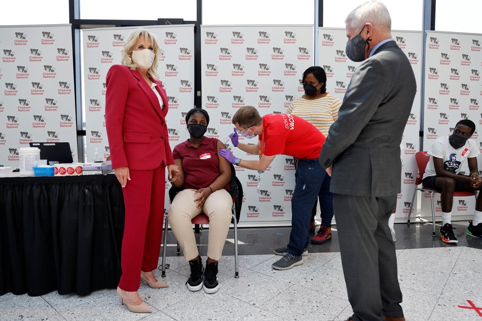 První dáma USA Jill Bidenová při návštěvě vakcinační kliniky ve Washingtonu (20.5.2021) První dáma USA Jill Bidenová při návštěvě vakcinační kliniky ve Washingtonu (20.5.2021)