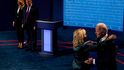 První debata kandidátů před americkými prezidentskými volbami: Joe Biden s manželkou Jill a prezident Donald Trump s manželou Melanií