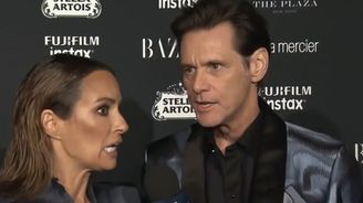 Jim Carrey odzbrojil reportérku na módní přehlídce: Tyhle akce nemají smysl. Moje tělo tu je, ale já ne