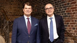 Ford a Renault spojují síly! Budou vyrábět levné elektromobily pro Evropu Ford a Renault spojují síly! Budou vyrábět levné elektromobily pro Evropu