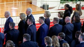 Bidenovi, Clintonovi a první dámy na pohřbu Rosallyn Carterové (28. 11. 2023).