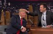 Moderátor Jimmy Fallon rozcuchal Donaldu Trumpovi jeho účes