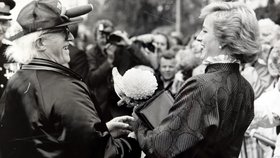 Jimmy Savile v družném rozhovoru s princeznou Dianou