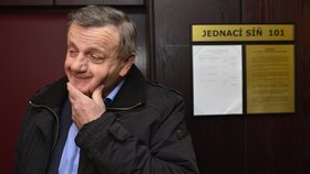 Trestní soud zprostil viny Jindřicha Frühaufa, který podle obžaloby hodil dvě vejce směrem k prezidentovi Miloši Zemanovi.