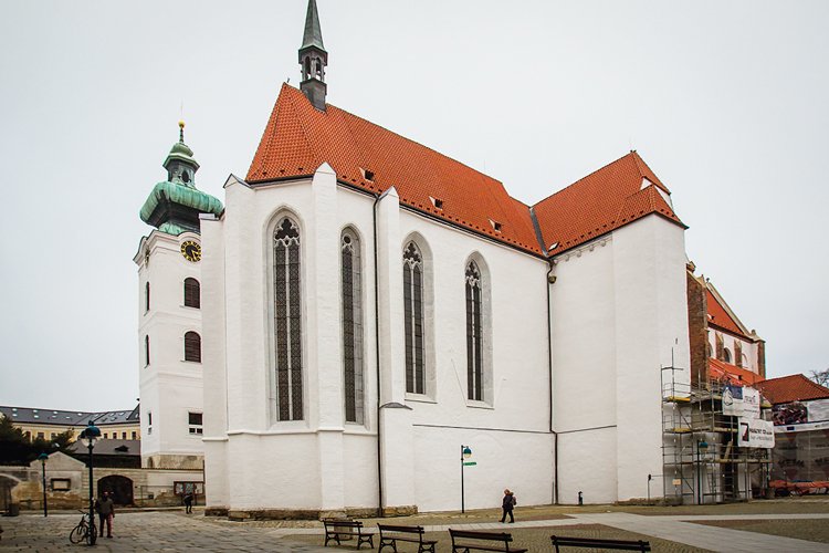 Kostel Obětování Panny Marie v Českých Budějovicích skrývá minimálně jednu záhadu, kosti Jindřicha Libraria se tady nenašly