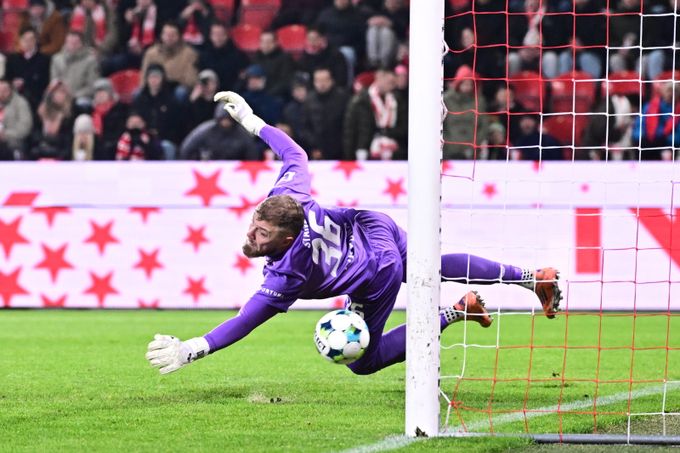 ONLINE: Slavia - Jablonec 2:2. Staněk si vůbec neporadil s přímým kopem Zorvana ONLINE: Slavia - Jablonec 2:2. Staněk si vůbec neporadil s přímým kopem Zorvana