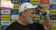 Trpišovského ozdoba na pravém uchu vynikla po derby v televizním rozhovoru. Trpišovského ozdoba na pravém uchu vynikla po derby v televizním rozhovoru.