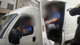 Opilec se v Hradci oháněl katanou po policistech: Měl jsem tě hned píchnout do krku!