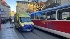 Tramvaj srazila dívku (9): Amputovala jí nohu! U neštěstí pomohl kolemjdoucí lékař: Pásek použil jako zaškrcovadlo