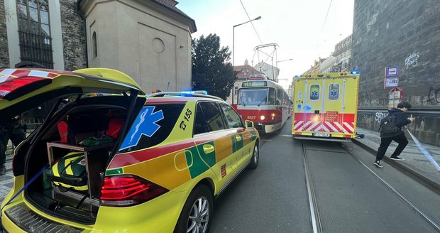 V Jindřišské ulici v centru Prahy srazila tramvaj chodce. (3.3.2023)