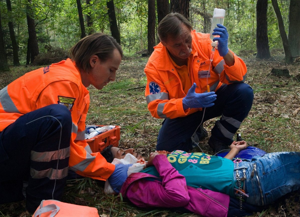 Jiráček v nové Sanitce hraje syna Janderů, tedy Zlaty Adamovské a Jaromíra Hanzlíka.