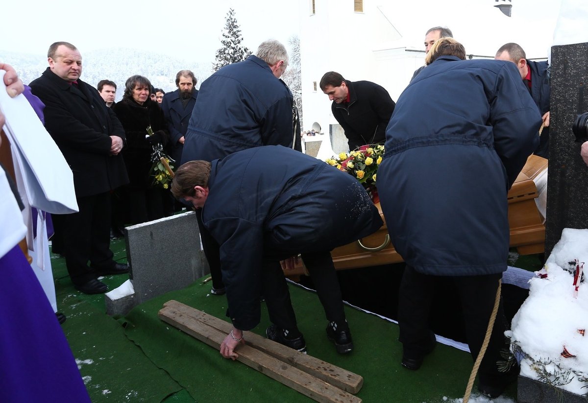 Pohřeb Jiřiny Jiráskové v jihočeských Malenicích.