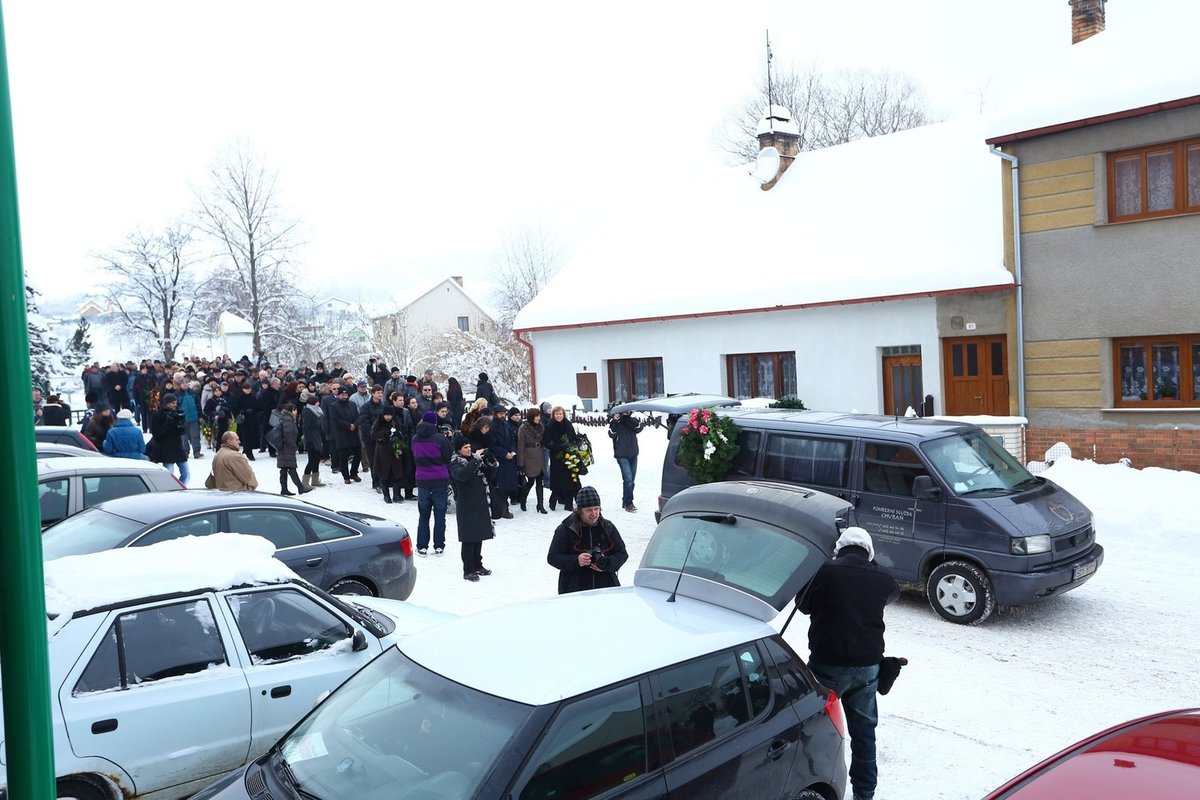 Pohřeb Jiřiny Jiráskové v jihočeských Malenicích.