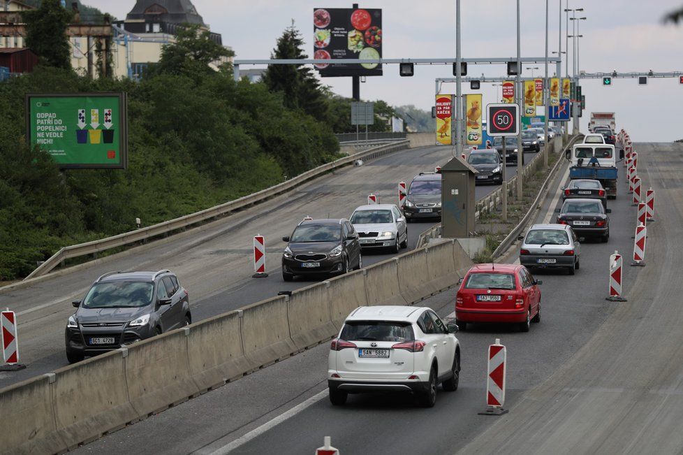 Uzavírky způsobily kolaps dopravy v centru Prahy.