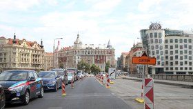 Uzavírky způsobily kolaps dopravy v centru Prahy.
