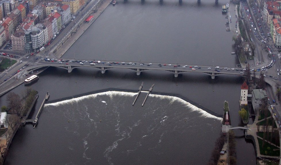 Jiráskův most na leteckém snímku