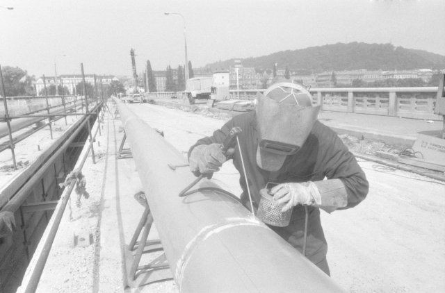 Rekonstrukce Jiráskova mostu roku 1987.
