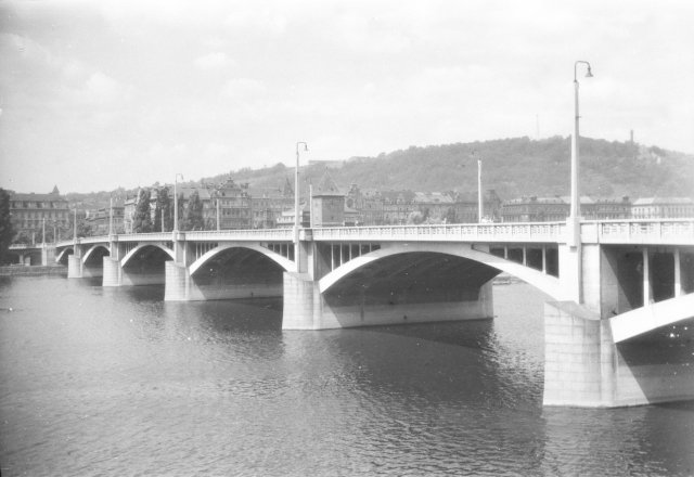 Jiráskův most na snímku z roku 1948.