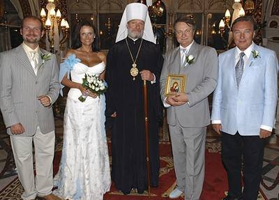 2006: Svatba Jiřího a Jany Adamcových v Řecku. Za svědky byli Dalibor Gondík a Karel Gott.