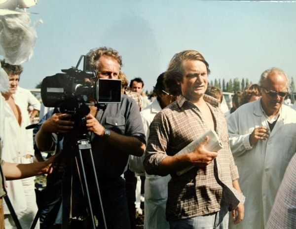 Adamec (při vpravo) natáčení první Sanitky