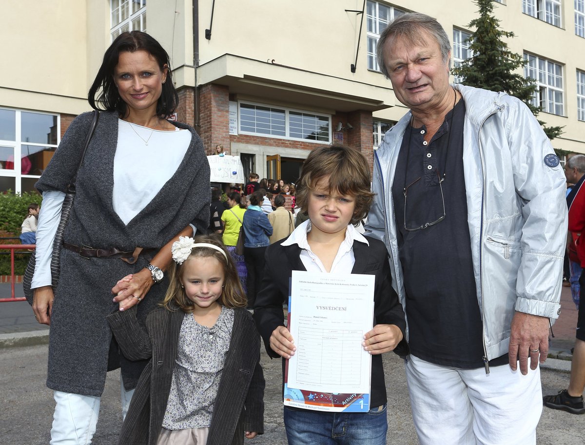 Jiří Adamec s manželkou Janou a dětmi.