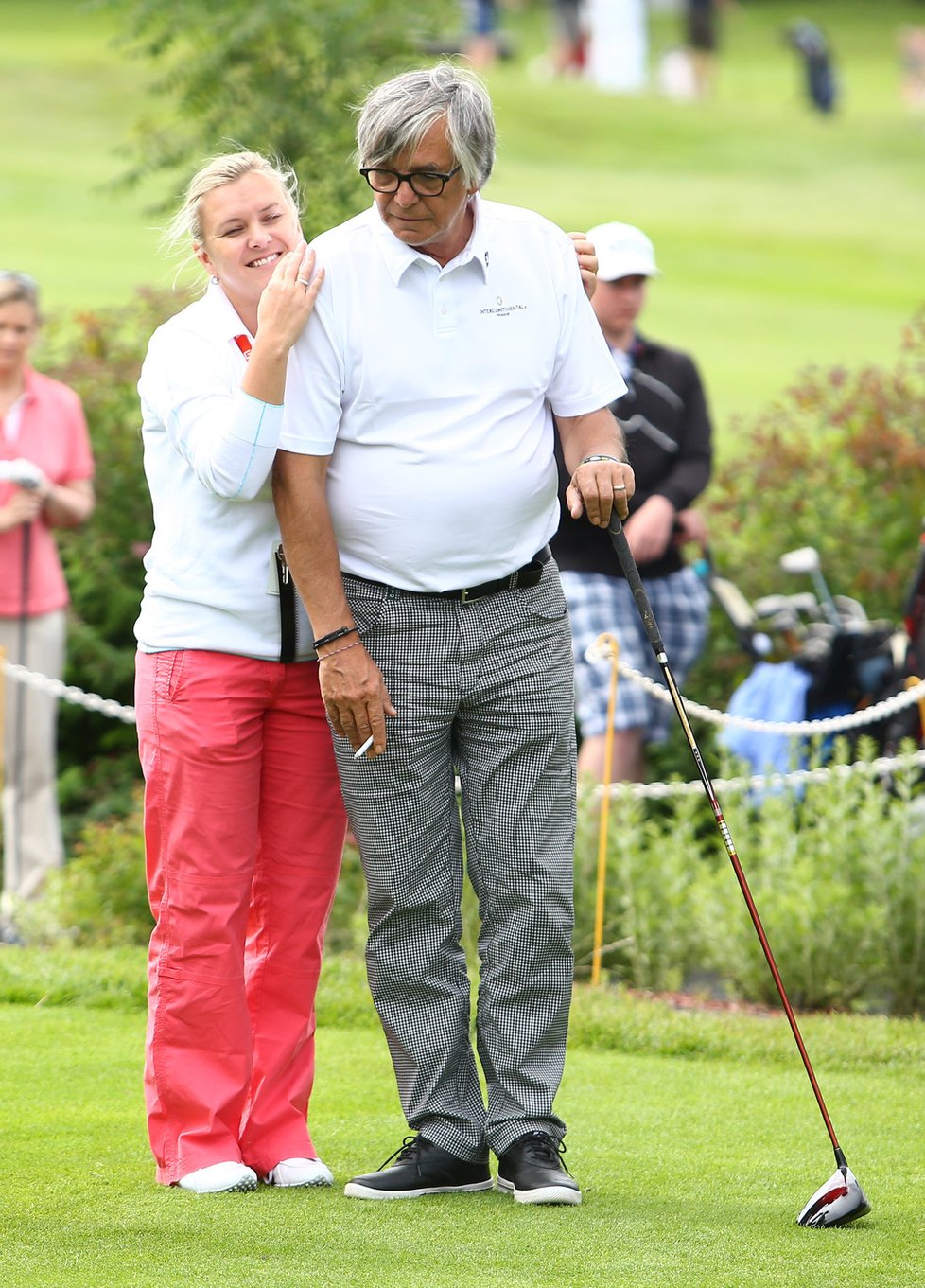 Jiří Bartoška si šel zahrát golf.