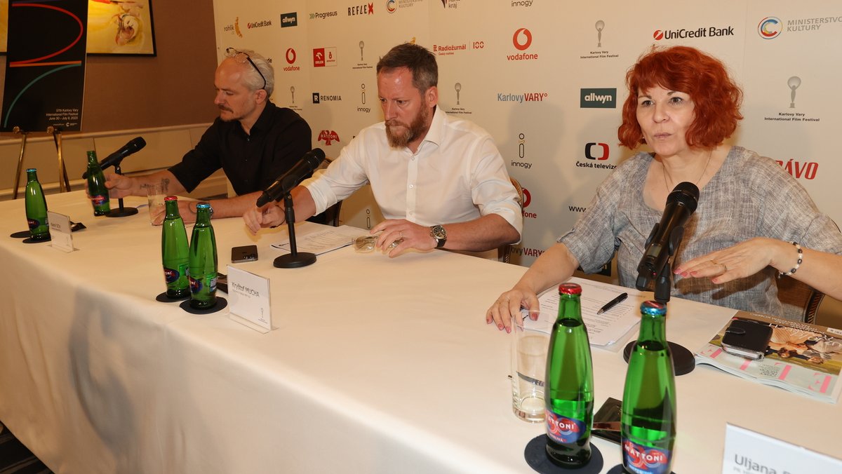 Na poslední tiskovou konferenci před zahájením festivalu Bartoška nedorazil.