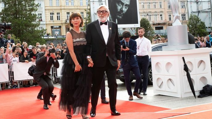 Jiří Bartoška s manželkou Andreou na karlovarském filmovém festivalu v roce 2022.