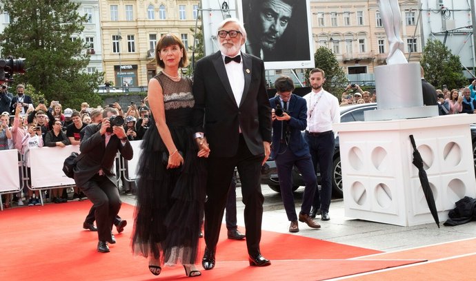 Jiří Bartoška s manželkou Andreou na karlovarském filmovém festivalu v roce 2022.