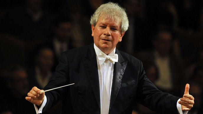 V noci na 1. června zemřel po dlouhé těžké nemoci šéfdirigent České filharmonie Jiří Bělohlávek (na snímku z 1. ledna 2017). Bylo mu 71 let. ČTK to řekl mluvčí filharmonie.