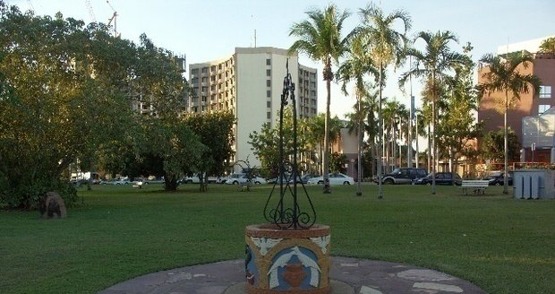 Centrum Darwinu je obklopeno parkem
