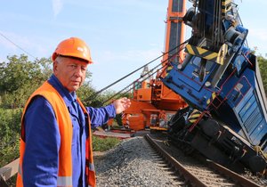 Jiří Böhm pracuje u Českých drah 46 let, nikdy ale nezažil převržení vlakového jeřábu, tedy až do minulého týdne.