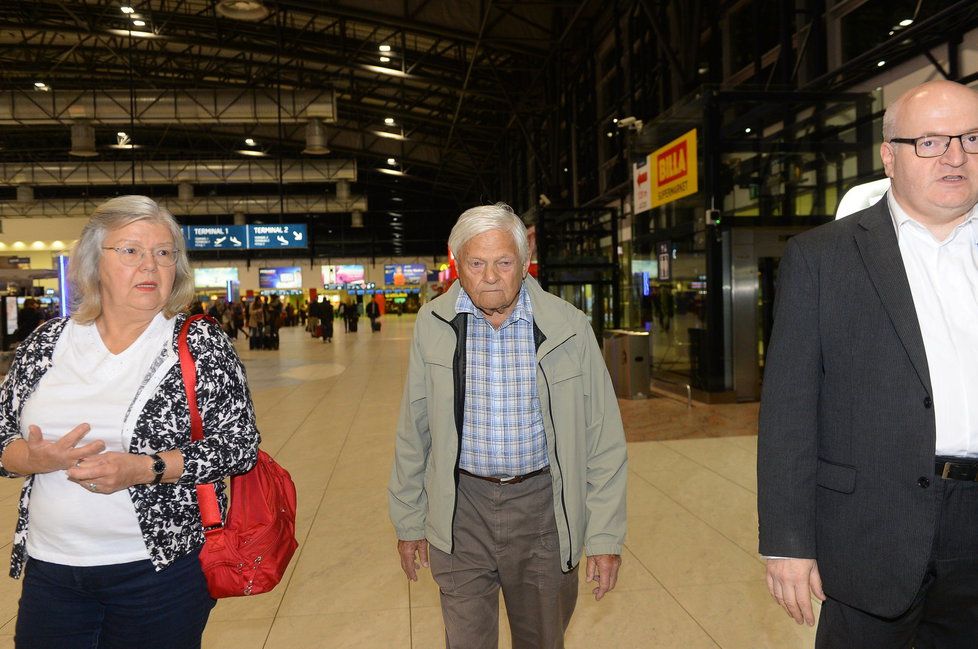 Jiří Brady po příletu z Kanady do Prahy