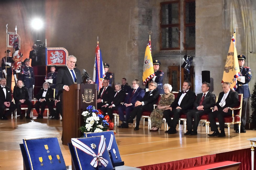 Prezident Miloš Zeman hovoří při příležitosti svátku Dne vzniku samostatného československého státu na Pražském hradě, kde uděloval 28. října státní vyznamenání.