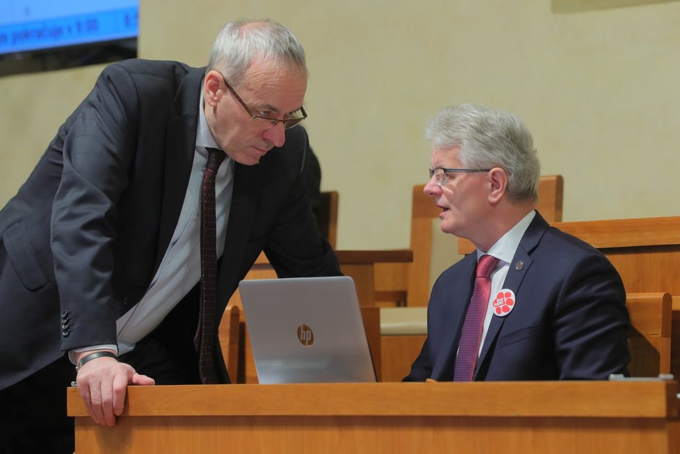 Senátoři Jiří Carbol (KDU-ČSL) a Herbert Pavera (TOP 09)