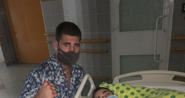 Michal (18) bojuje s rakovinou mozku: Přál si lehokolo, přispěl mu i zápasník MMA Procházka