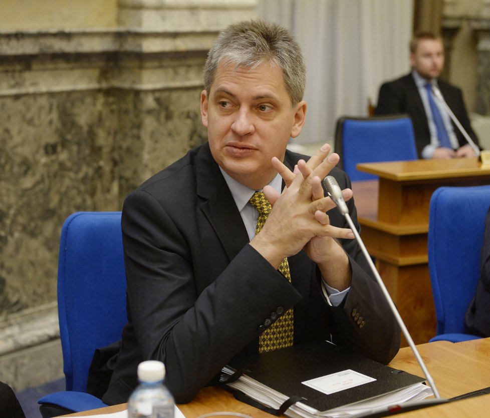 Jiří Dienstbier v době svého vládního angažmá – jako ministr pro lidská práva a rovné příležitosti
