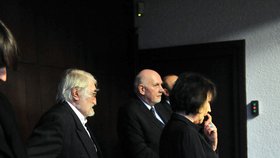 Pavla Landovského, Martu Kubišovou a Pavla Rychetského spojuje boj proti komunistickému režimu.