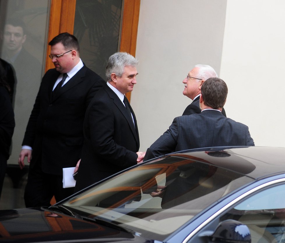 Posledního rozloučení s Jiřím Dienstbierem se zúčastnil Milan Štěch a prezident Václav Klaus.