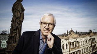 Karty ve hře o Hrad rozdává Miloš Zeman. Jaké trumfy drží v ruce Jiří Drahoš?