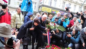 Bouřlivého přijetí se na Národní třídě dočkal bývalý šéf akademiků a kandidátů na prezidenta Jiří Drahoš.