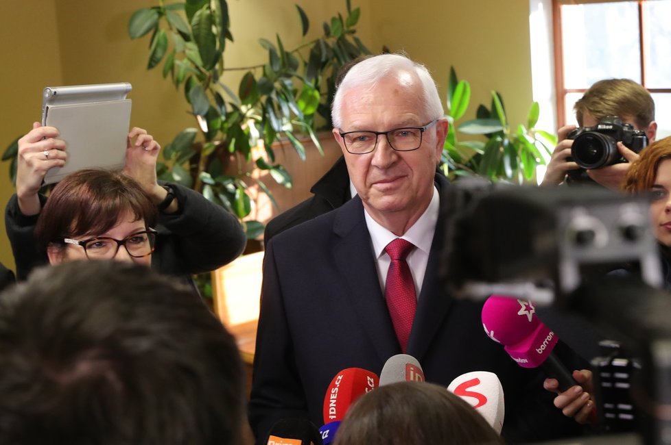 Jiří Drahoš během 2. kola prezidentské volby odvolil v Praze-Lysolajích