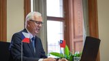 Česká delegace na Tchaj-wanu v čele s Drahošem řeší i přímé lety. Čína návštěvy nevidí ráda