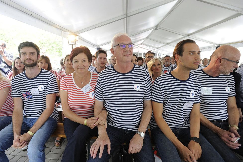 Jiří Drahoš se v Praze setkal se stovkami dobrovolníků, kteří mu pomáhají v kampani.